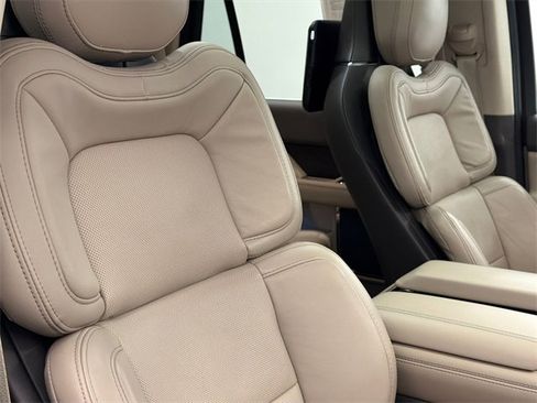 Used 2022 Lincoln Navigator L Reserve image 12