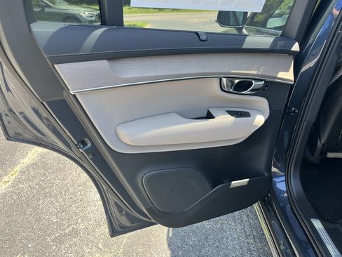 New 2026 Volvo XC90 T8 Ultra w/ Protection Package Premier AWD/4WD image 18