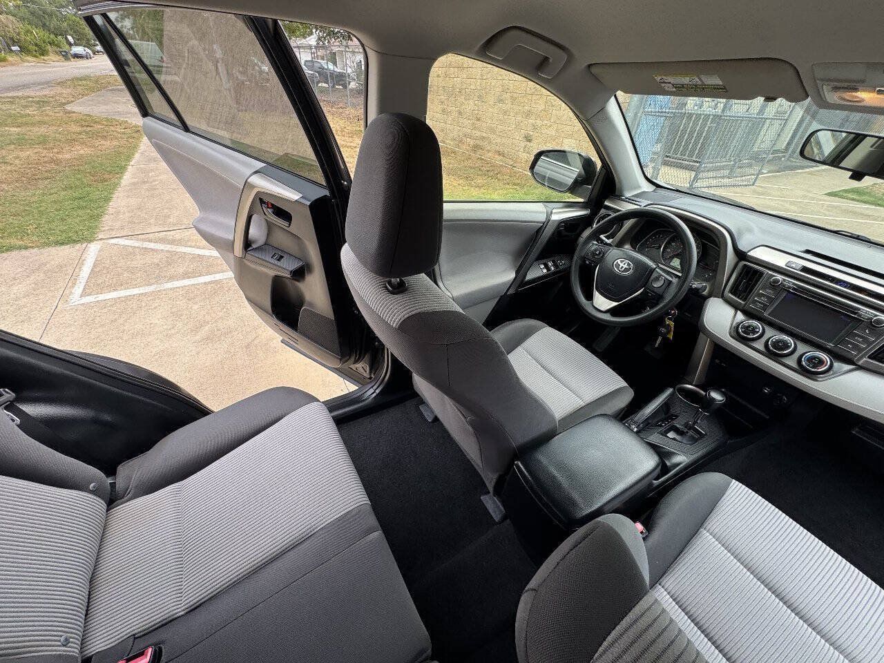 Used 2013 Toyota RAV4 LE FWD image 36