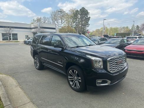 Used 2019 GMC Yukon Denali w/ Denali Ultimate Package image 3