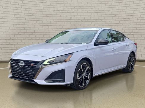Certified 2025 Nissan Altima 2.5 SR FWD image 1
