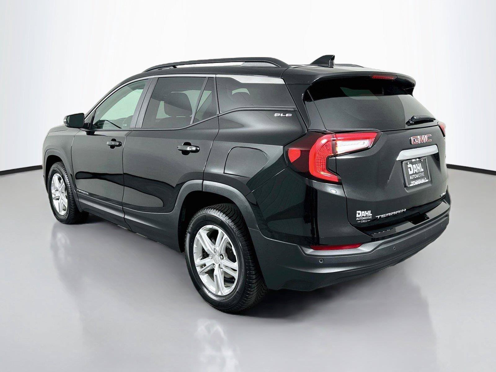 Used 2023 GMC Terrain SLE w/ Driver Convenience Package AWD/4WD image 10