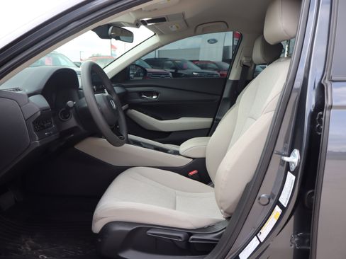Used 2025 Honda Accord LX image 10
