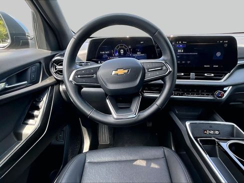 Used 2025 Chevrolet Equinox LT w/ Convenience Package II AWD/4WD image 5