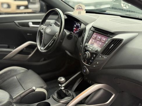 Used 2016 Hyundai Veloster Turbo FWD image 18