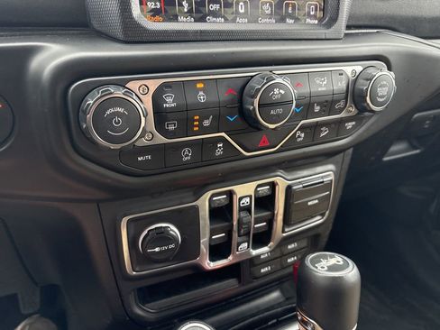 Used 2018 Jeep Wrangler Unlimited Sahara w/ Dual Top Group image 24