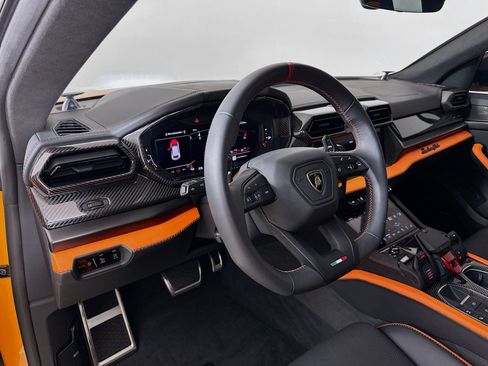Used 2025 Lamborghini Urus SE AWD/4WD image 34