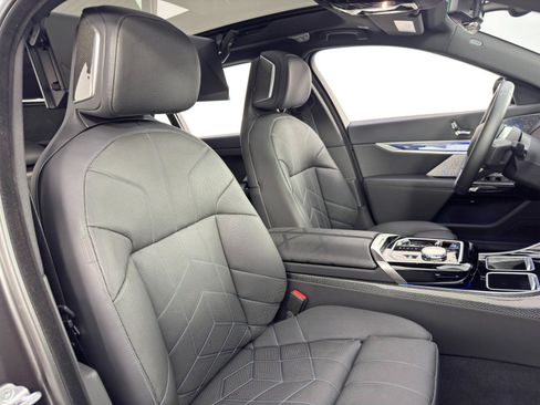 Used 2023 BMW i7 xDrive60 w/ Parking Assistance Package image 49