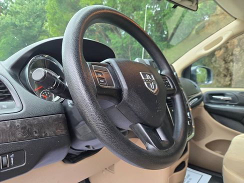 Used 2013 Dodge Grand Caravan SE FWD image 20