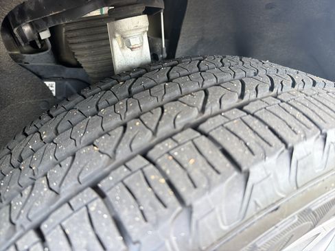 Used 2020 Jeep Grand Cherokee Overland AWD/4WD image 12