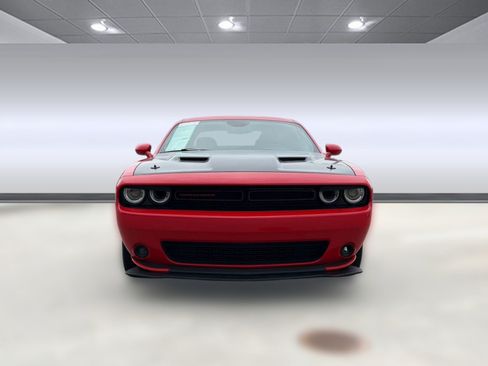 Used 2023 Dodge Challenger SXT RWD image 5