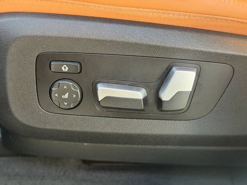 Used 2024 BMW X5 xDrive40i w/ M Sport Package AWD/4WD image 10
