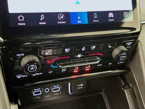 Used 2024 Jeep Grand Cherokee L Limited w/ Luxury Tech Group II image 24