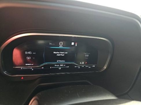 Used 2023 Chevrolet Suburban Premier image 8