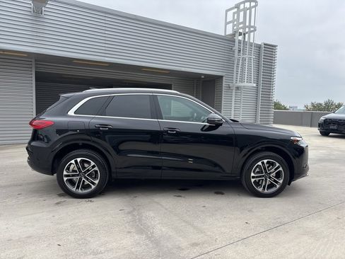 Certified 2025 Audi Q5 Premium w/ Convenience Package AWD/4WD image 4