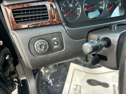 Used 2015 Chevrolet Impala LT w/ LT Sunroof Package image 13