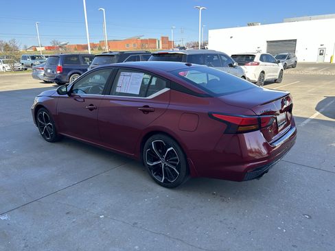 Used 2023 Nissan Altima 2.5 SR w/ SR Premium Package image 6