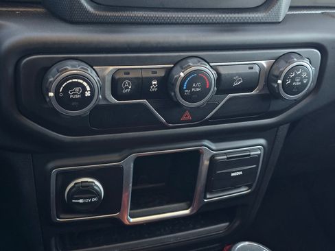 Used 2018 Jeep Wrangler Unlimited Sport image 20