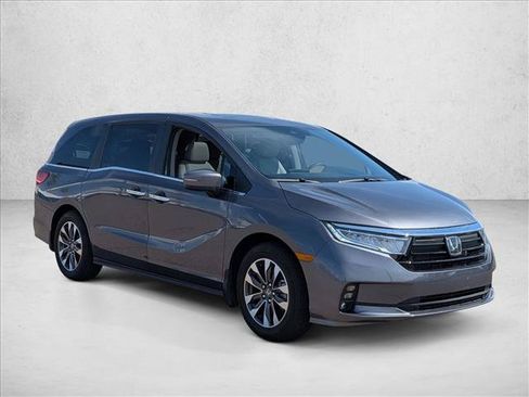 Used 2024 Honda Odyssey EX-L image 3