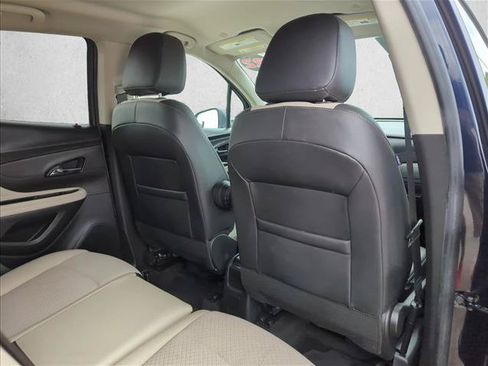 Used 2022 Buick Encore Preferred AWD/4WD image 21