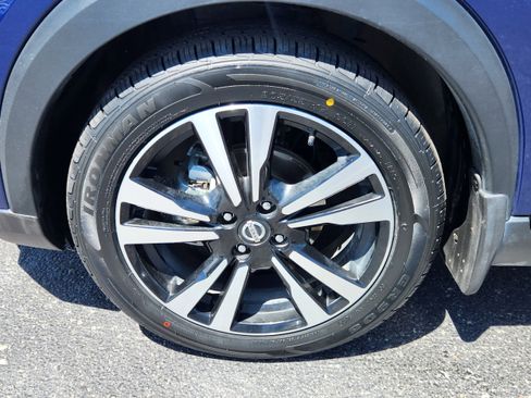 Used 2019 Nissan Kicks SR w/ SR Premium Package FWD image 14