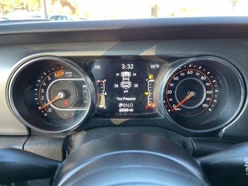 Used 2021 Jeep Wrangler Unlimited Willys image 9