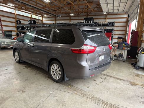 Used 2017 Toyota Sienna XLE AWD/4WD image 10