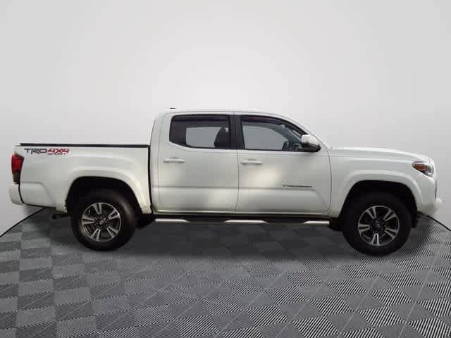 Used 2018 Toyota Tacoma TRD Sport AWD/4WD image 4