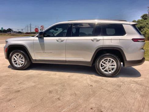 Used 2024 Jeep Grand Cherokee L Laredo RWD image 4