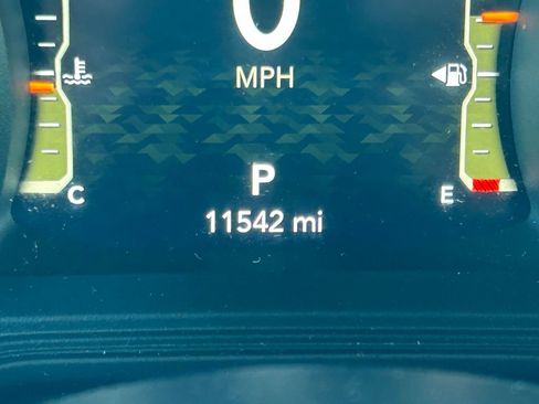 Used 2024 Jeep Wrangler Sahara image 29