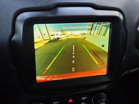 Used 2023 Jeep Renegade Latitude image 14