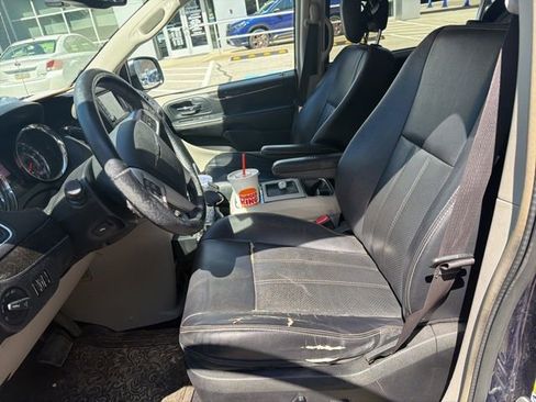 Used 2014 Chrysler Town & Country Touring-L w/ Driver Convenience Group image 20
