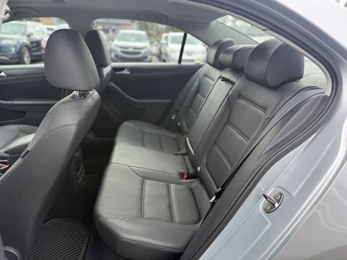 Used 2012 Volkswagen Jetta SE FWD image 8