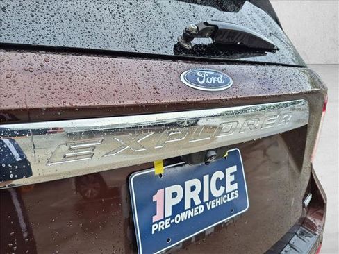 Used 2020 Ford Explorer XLT w/ Equipment Group 202A RWD image 12