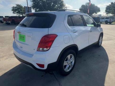 Used 2018 Chevrolet Trax LT w/ LT Convenience Package FWD image 8