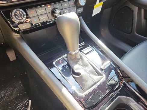 New 2026 Jeep Compass Limited image 9