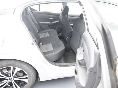 Used 2021 Nissan Sentra SV FWD image 11