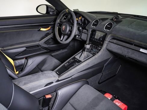 Certified 2025 Porsche 718 Boxster Spyder RS image 15