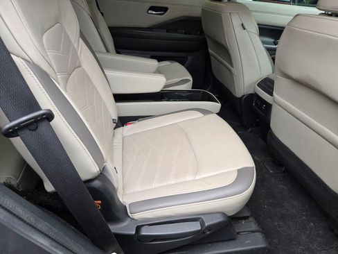 Used 2022 Nissan Pathfinder Platinum w/ Cargo Package FWD image 7