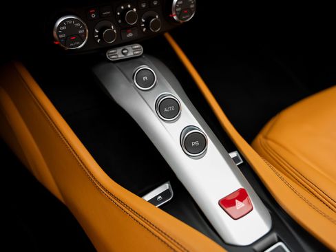 Used 2015 Ferrari California T RWD image 55