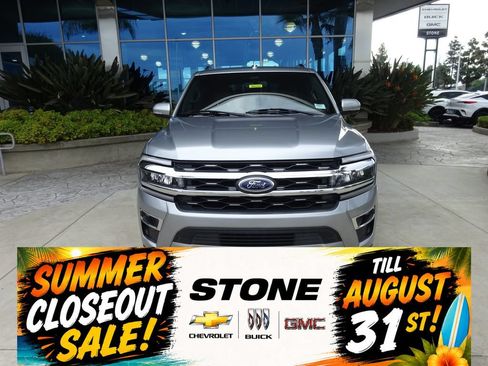 Used 2022 Ford Expedition Limited AWD/4WD image 2