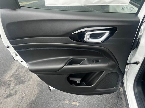 New 2025 Jeep Compass Latitude w/ Altitude Special Edition image 15