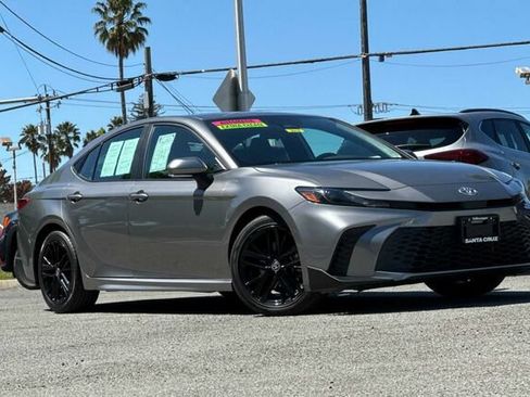 Used 2025 Toyota Camry SE FWD image 2