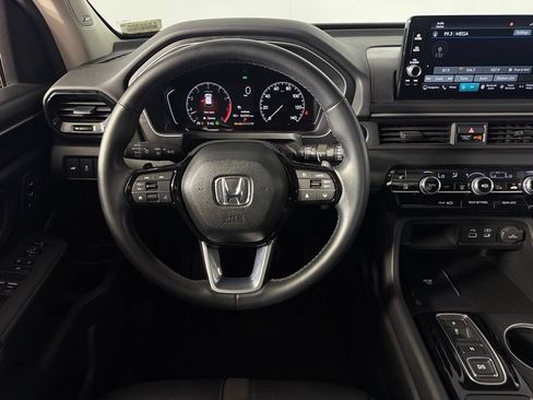 Used 2025 Honda Pilot Touring image 12