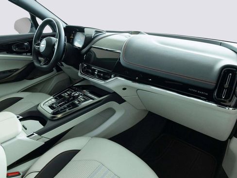 Used 2025 Aston Martin DBX 707 image 27