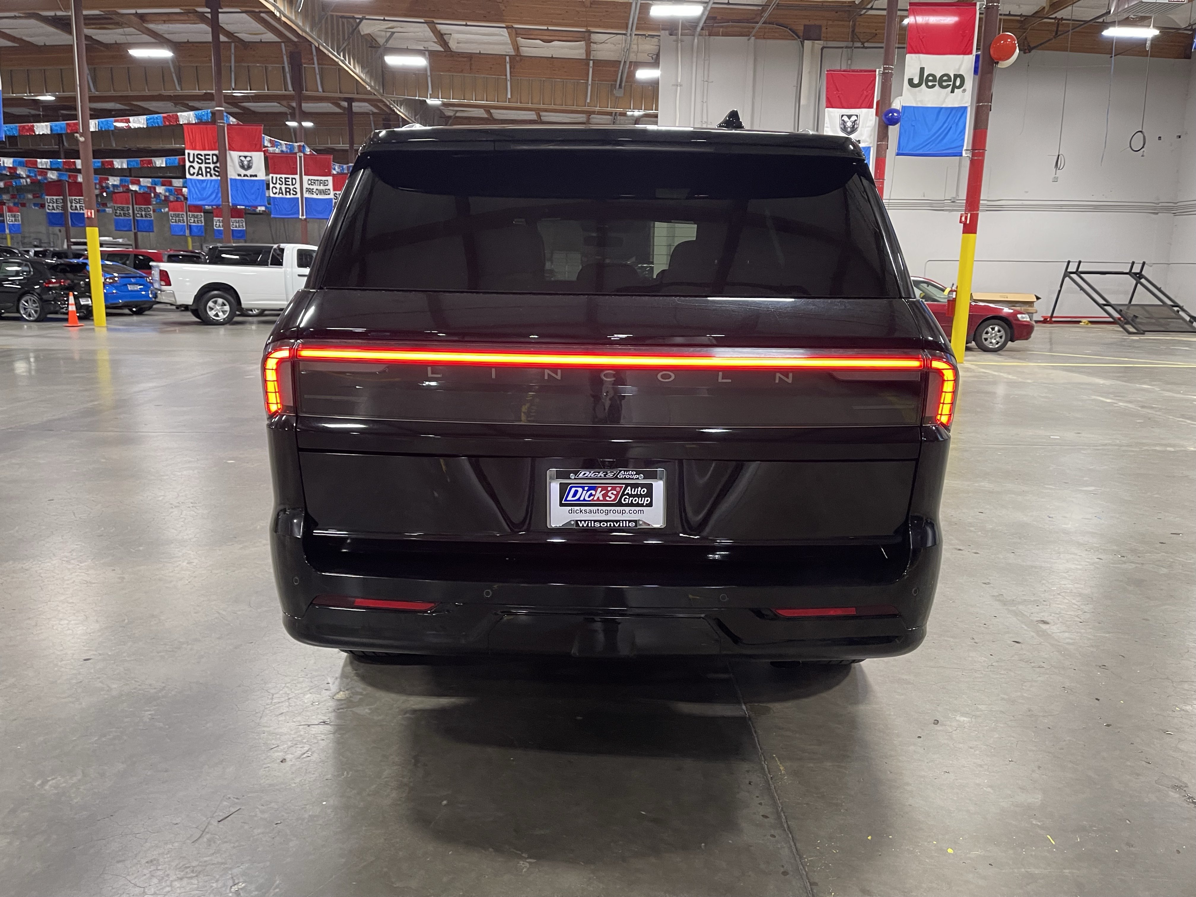 Used 2025 Lincoln Navigator Reserve AWD/4WD image 4