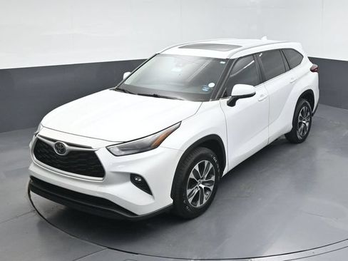 Used 2023 Toyota Highlander XLE FWD image 40