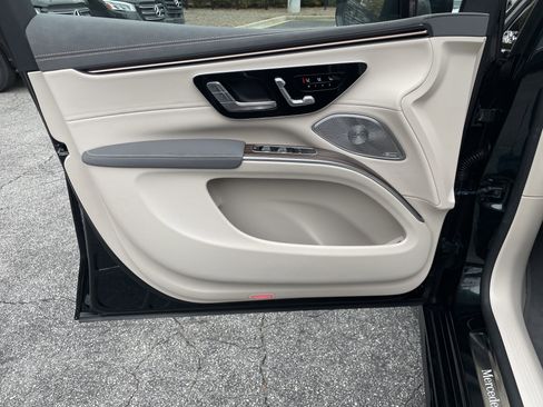 New 2026 Mercedes-Benz EQS 400 4MATIC SUV image 17