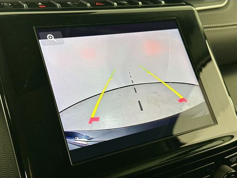 Used 2023 Jeep Grand Cherokee Laredo image 13