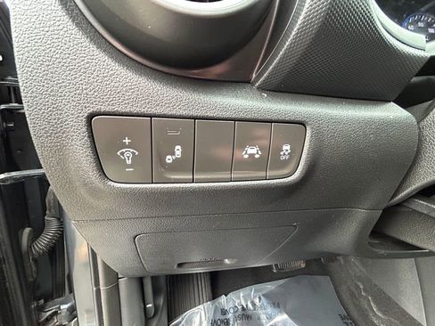 Used 2019 Hyundai Kona SEL image 18